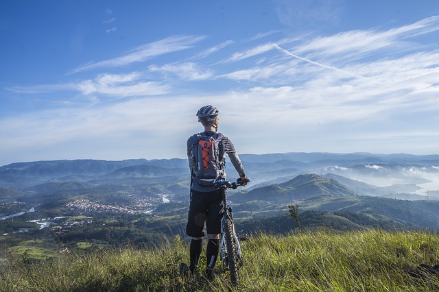 cyklista na horách